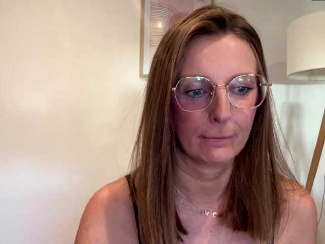 RachellaFox live cam preview