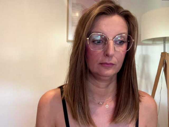 RachellaFox live cam preview