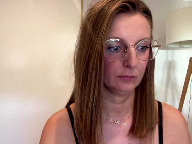 RachellaFox live cam preview