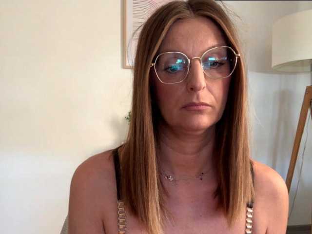 RachellaFox live cam preview