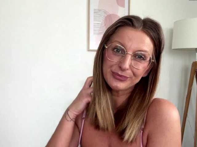 RachellaFox's BongaCams show and profile
