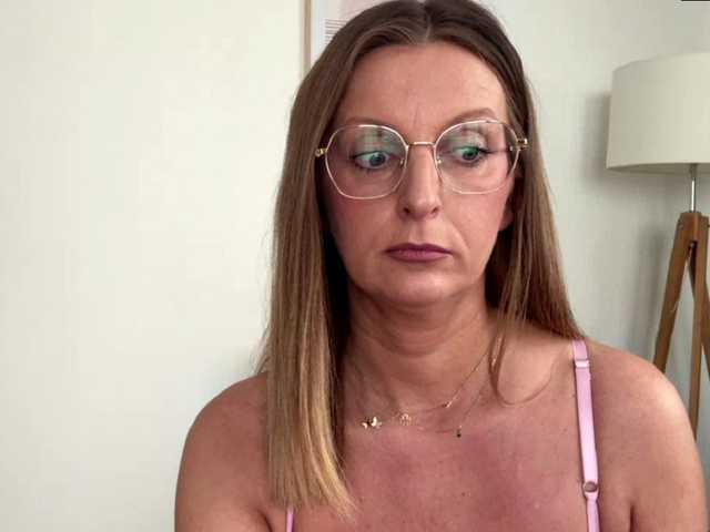 RachellaFox's BongaCams show and profile