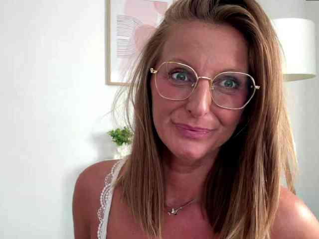 RachellaFox webcam