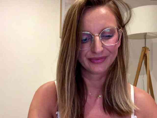 RachellaFox webcam