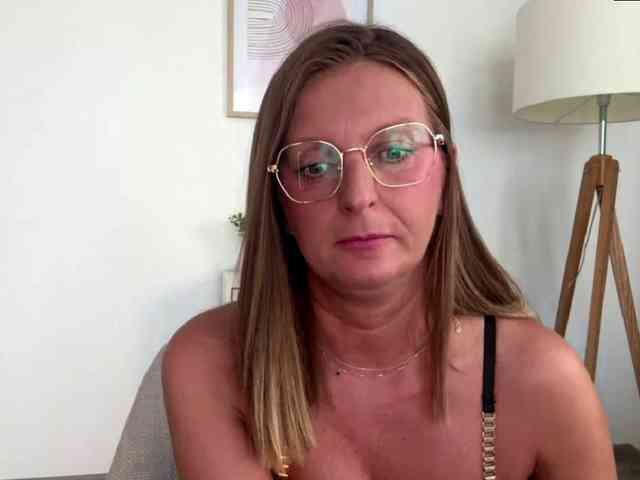 RachellaFox webcam