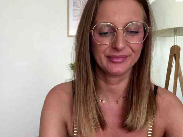 RachellaFox webcam