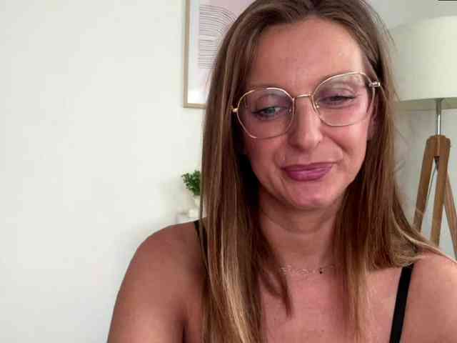 RachellaFox webcam