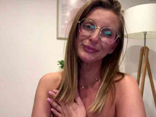 RachellaFox webcam