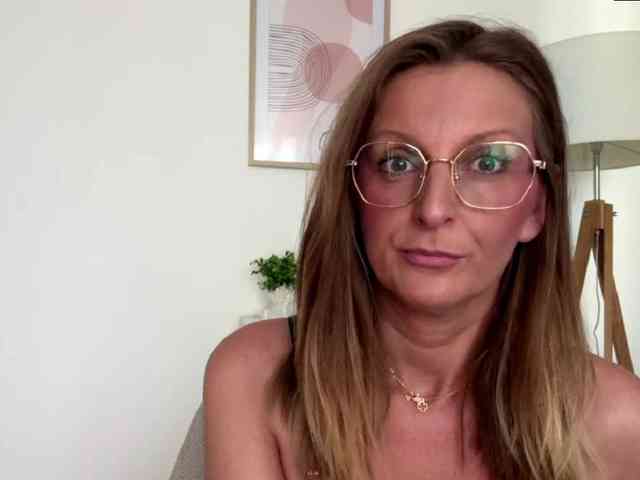 RachellaFox webcam