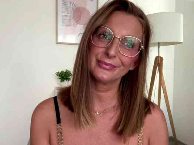 RachellaFox webcam