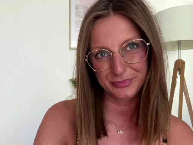 RachellaFox webcam