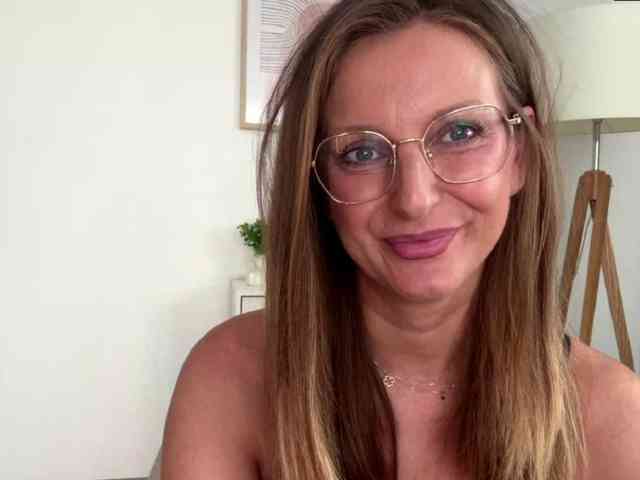 RachellaFox webcam