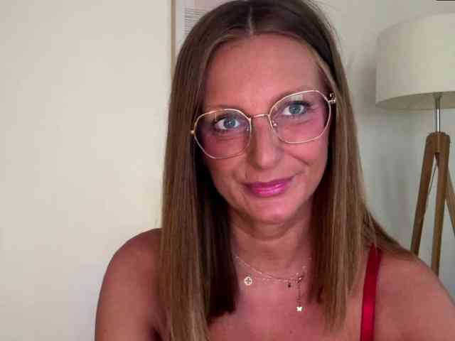 RachellaFox webcam