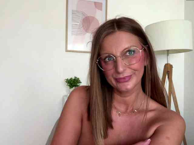RachellaFox webcam
