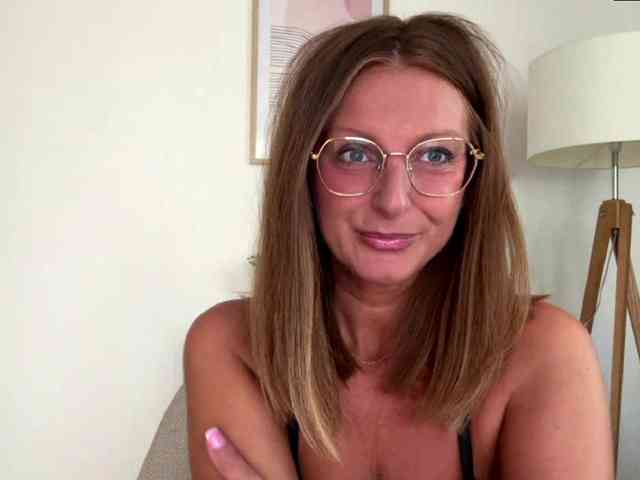 RachellaFox webcam
