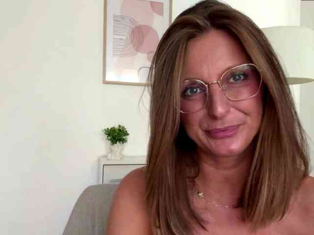 RachellaFox webcam