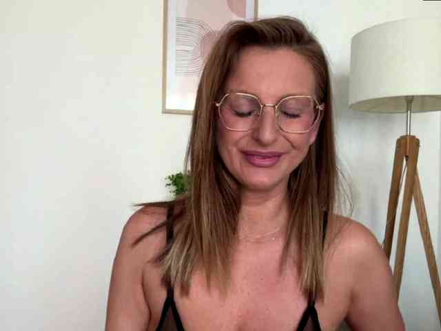 RachellaFox webcam