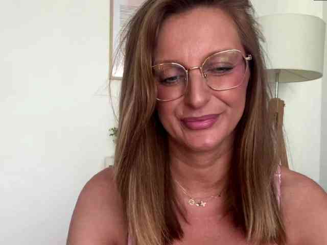 RachellaFox webcam