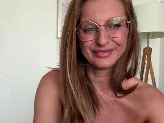 RachellaFox webcam