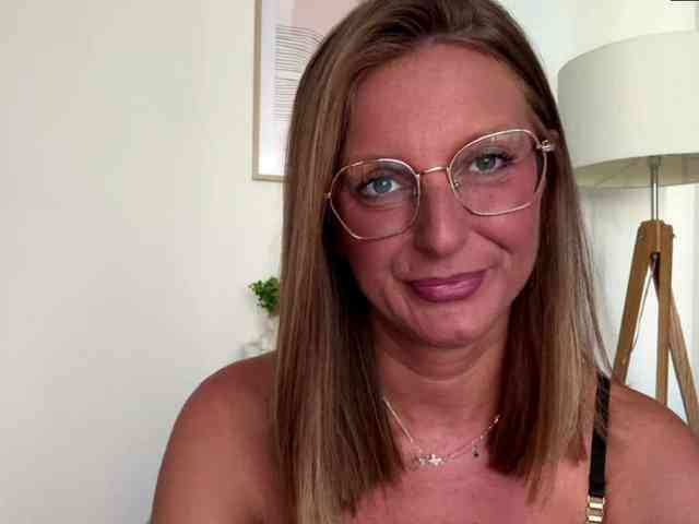 RachellaFox webcam