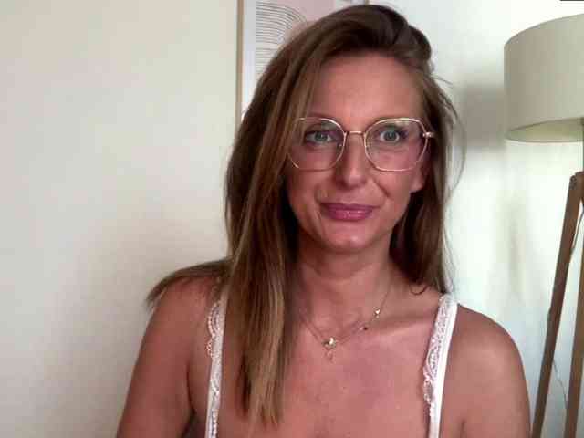 RachellaFox webcam