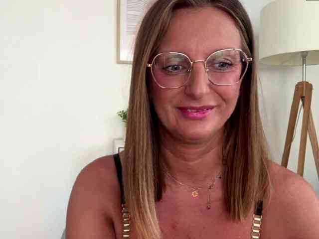 RachellaFox webcam