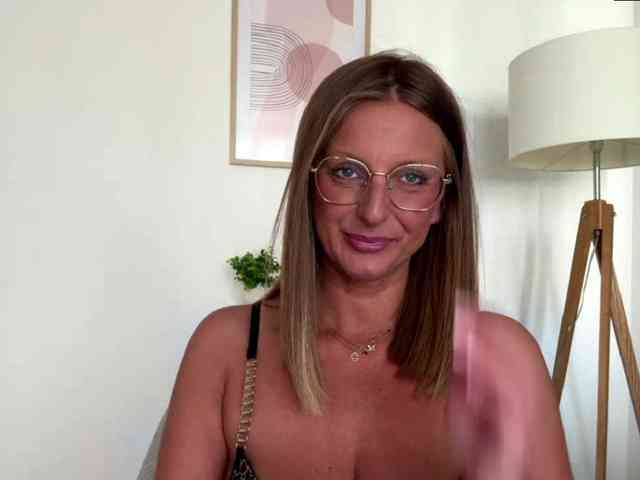 RachellaFox webcam