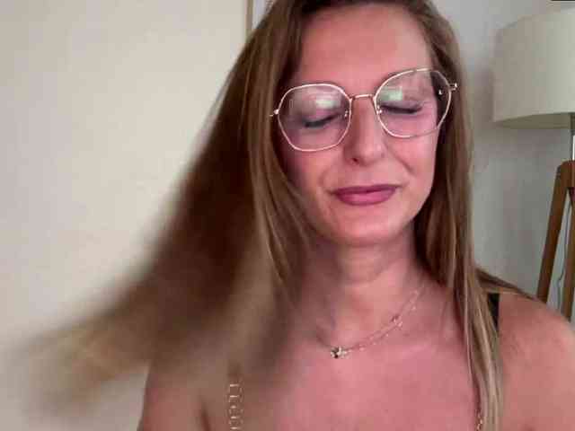RachellaFox webcam