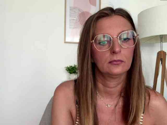 RachellaFox webcam