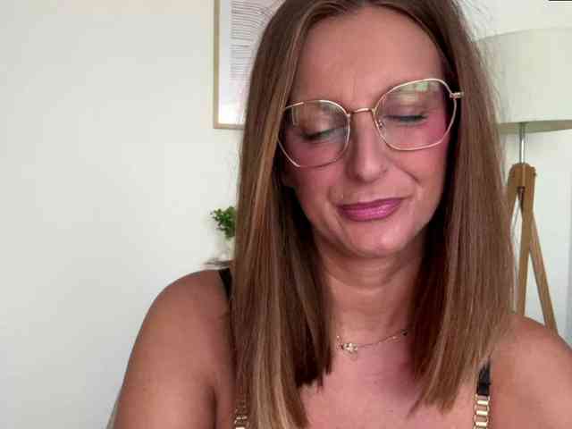 RachellaFox webcam