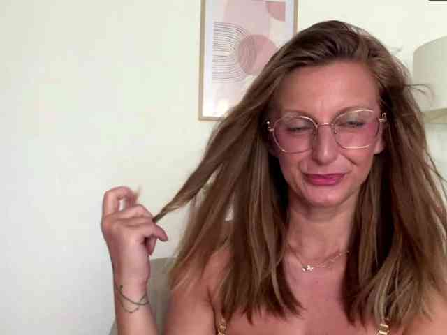 RachellaFox webcam