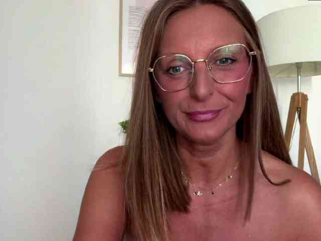 RachellaFox webcam