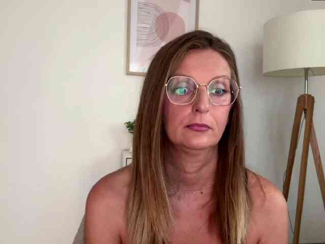 RachellaFox webcam