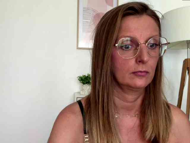 RachellaFox webcam