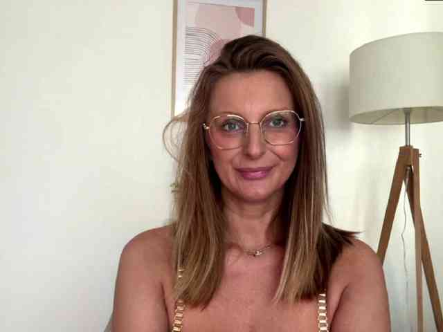 RachellaFox webcam