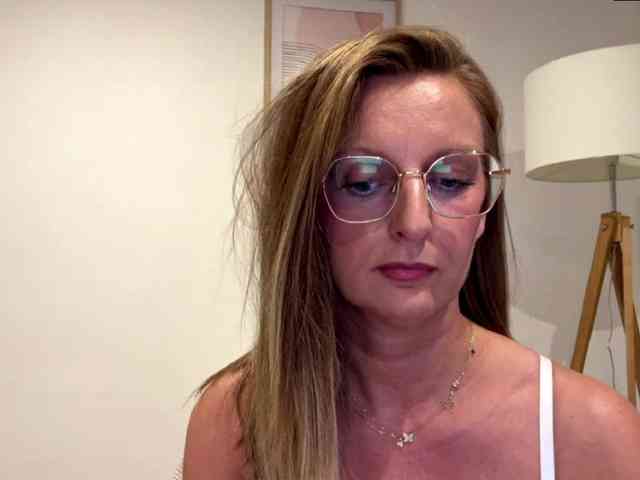 RachellaFox webcam