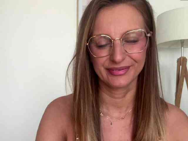 RachellaFox webcam