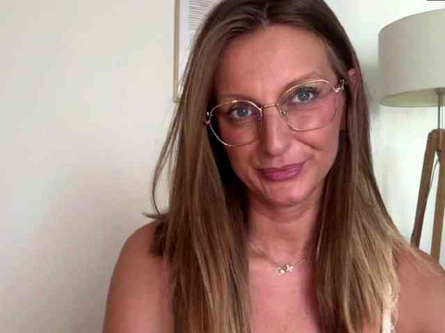 RachellaFox webcam