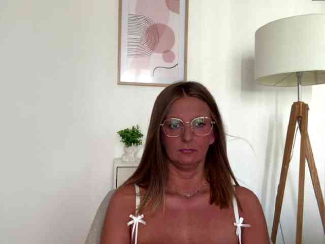 RachellaFox webcam