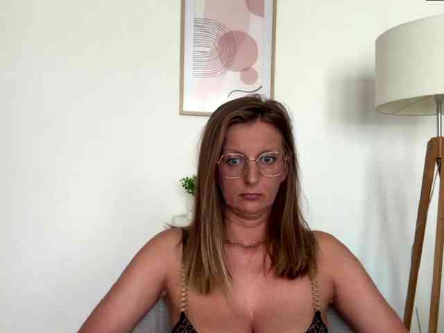 RachellaFox webcam