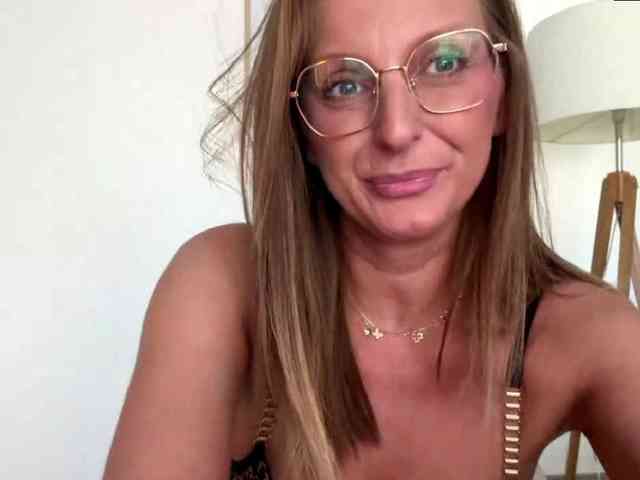 RachellaFox webcam