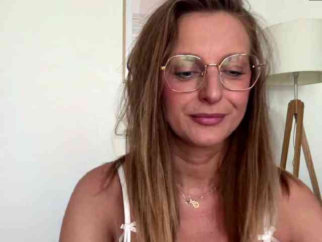 RachellaFox webcam