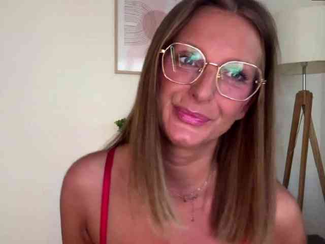 RachellaFox webcam