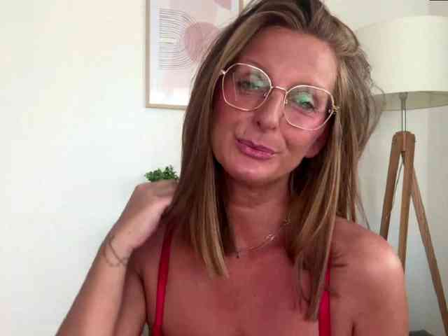 RachellaFox webcam