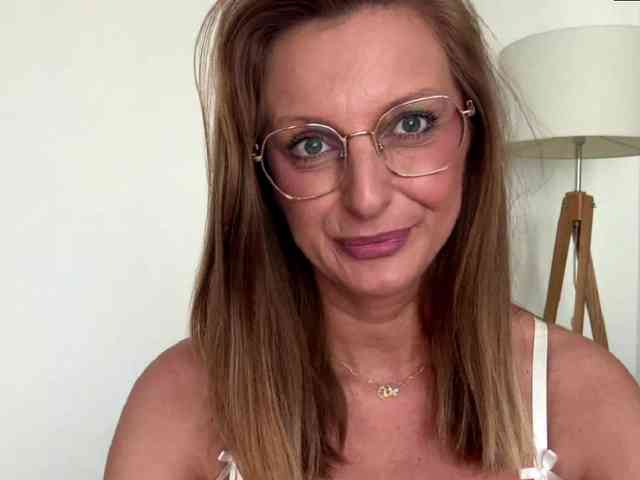 RachellaFox webcam