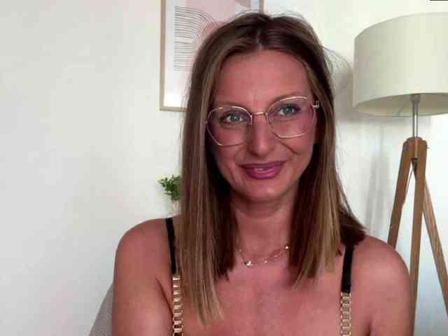 RachellaFox webcam
