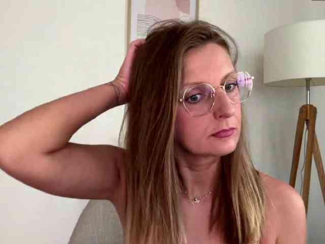 RachellaFox webcam