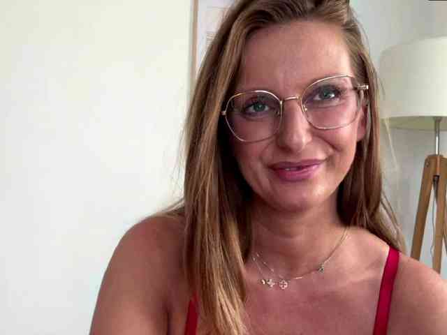 RachellaFox webcam