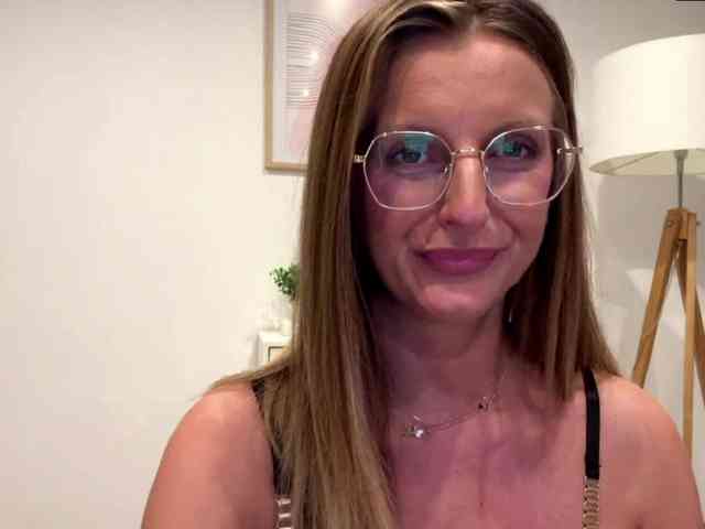 RachellaFox webcam