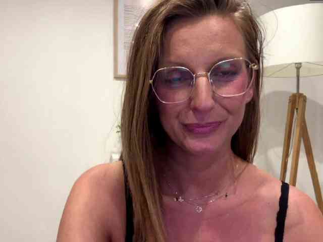 RachellaFox webcam